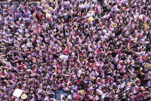 La fiesta en Teruel que exalta al toro y la vaquilla y lo celebra con vino